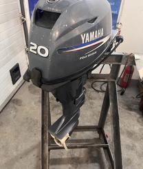 лодочный мотор YAMAHA F 20 , из Японии, румпельный, 4-х тактный, нога короткая.