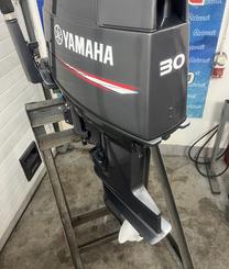 лодочный мотор YAMAHA 30 , 3-х цилиндровый, 2-х тактный, румпельный