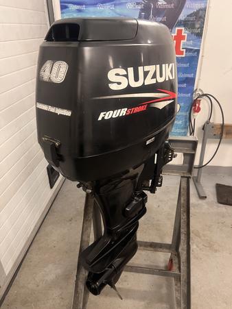 лодочный мотор SUZUKI DF 40 , нога S (381), инжекторный, ПОЛНОЦЕННЫЙ ГИДРАВЛИЧЕСКИЙ ПОДЪЕМ