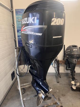 лодочный мотор SUZUKI DF 200 , нога Х (635 мм), из Японии