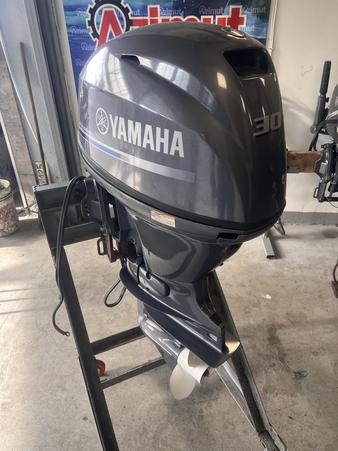 лодочный мотор YAMAHA F 30, S (381), из Японии, инжекторный. ГИДРАВЛИЧЕСКИЙ ПОДЪЕМ,