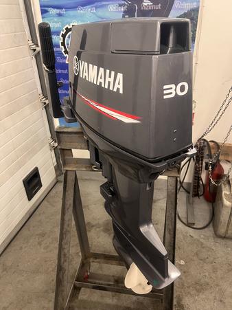 лодочный мотор YAMAHA 30 , 3-х цилиндровый, 2-х тактный, румпельный