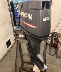 лодочный мотор YAMAHA 30 , 3-х цилиндровый, 2-х тактный, румпельный