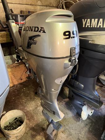 лодочный мотор HONDA BF 9,9 D , из Японии,4-х тактный, румпельный.